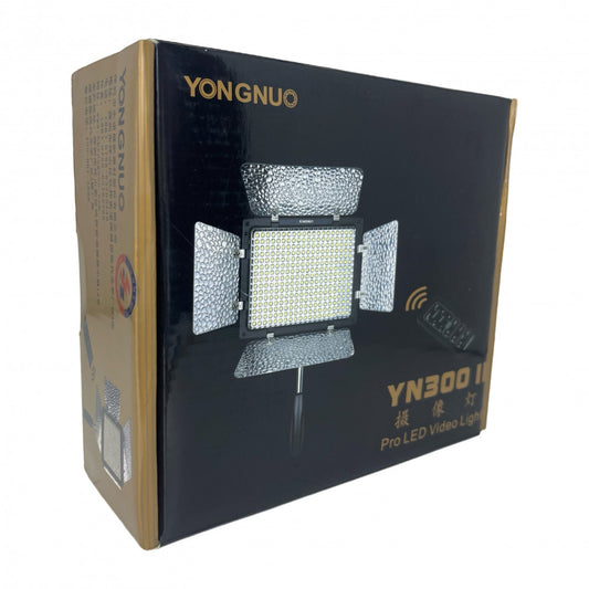 Лампа видеосвет LED YN300 II | 17x15 cm
