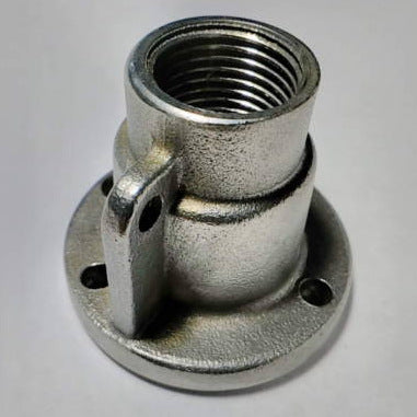 Выходной напорный патрубок водяного насоса