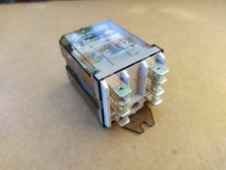 Реле силове FINDER 62.82.8.230.0000 628282300000 230В, 16А, клема 6,3мм