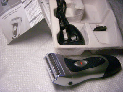 Электробритва 2 в 1 (+ триммер для усов) Scarlett SC-518 (с плавающими лезвиями)