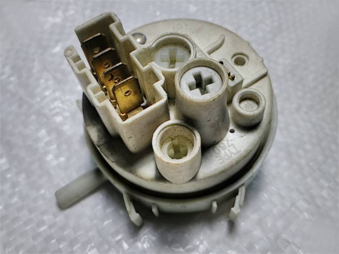 Датчик уровня воды стиральной машины Indesit