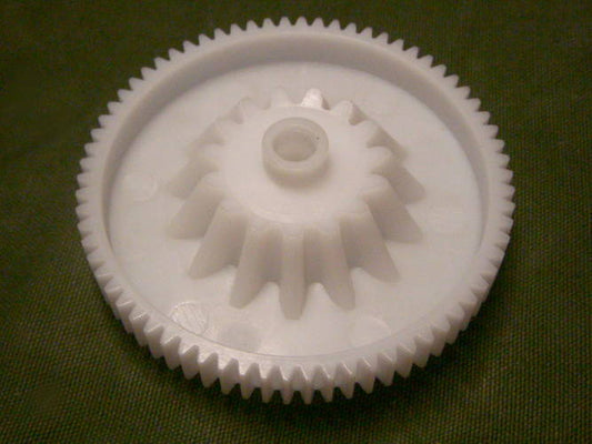 Шестерня 90*8 h38 z16 на ножке для кухонного комбайна