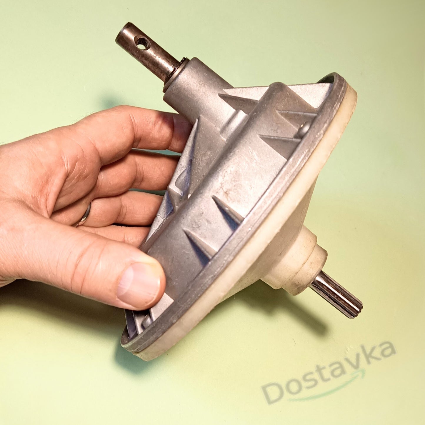 Редуктор стиральной машины полуавтомат со смещенным валом 30 мм под болт