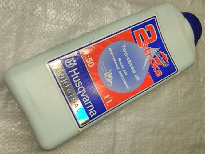 Оригінальна олія Husqvarna для двотактних двигунів 1/:50 (2%)