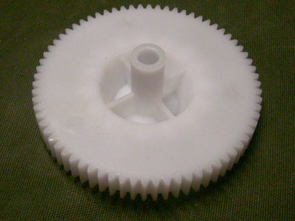Шестерня 90*8 h38 z16 на ножке для кухонного комбайна