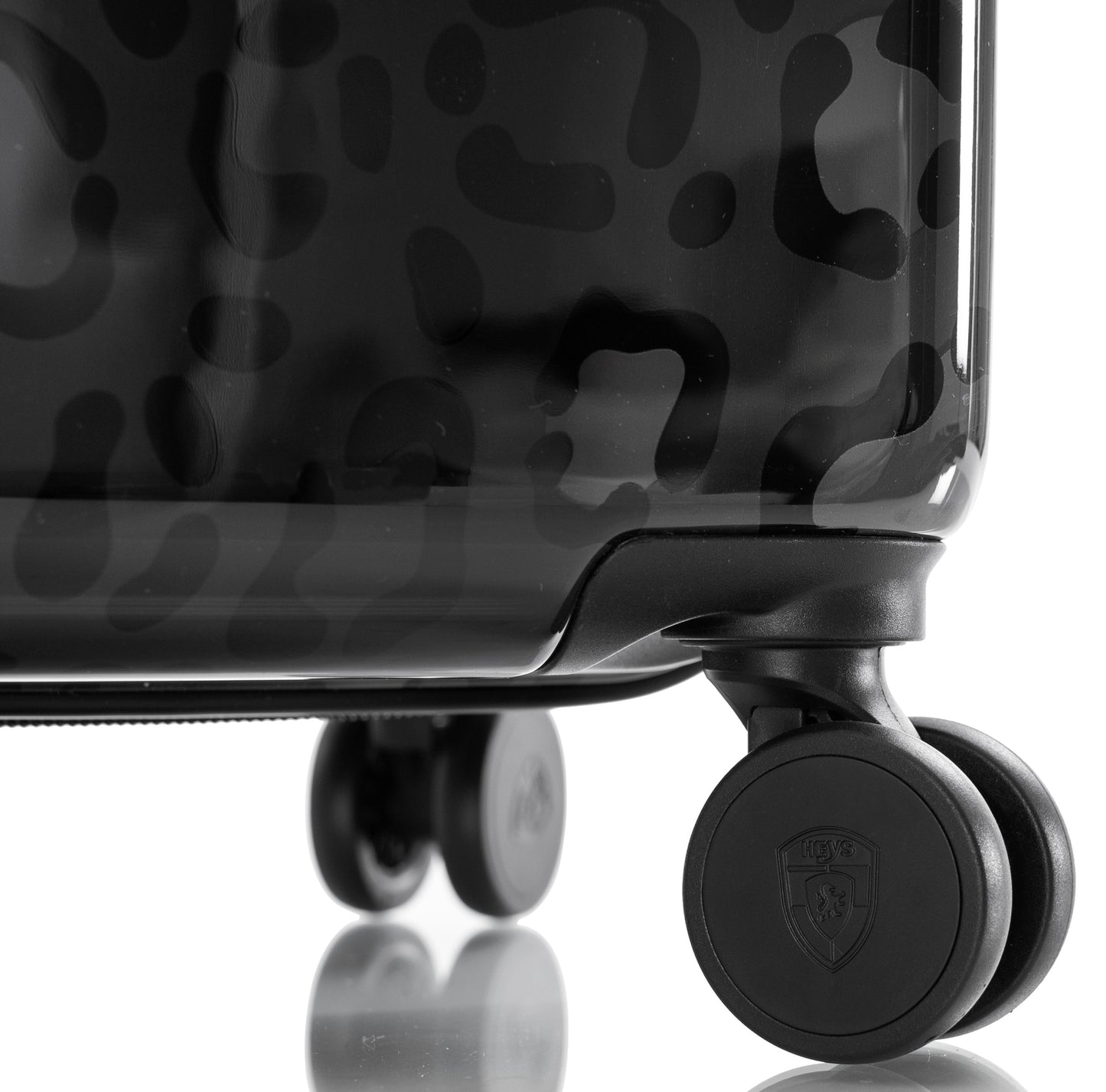 Валіза Heys Black Leopard (M) (13127-3041-26) 