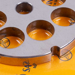 Решітка для м'ясорубки Lame Italia 103140 18mm D=82mm (з центром та пазом) Enterpise 22